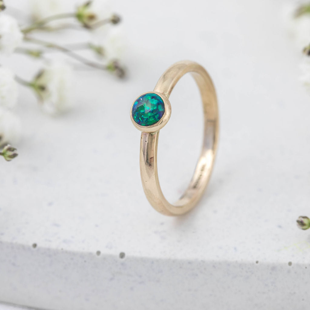 9ct gold opal cabochon ring