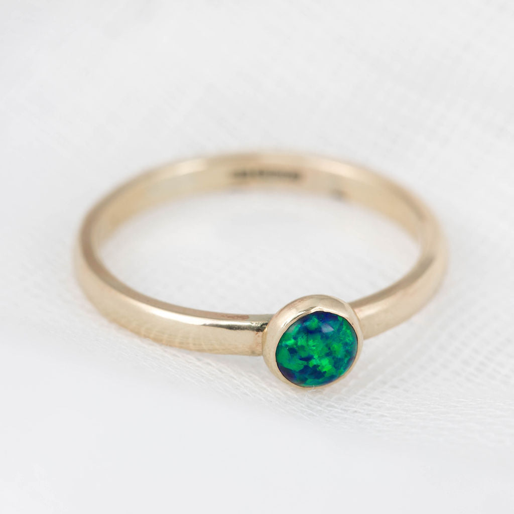 9ct gold opal cabochon ring