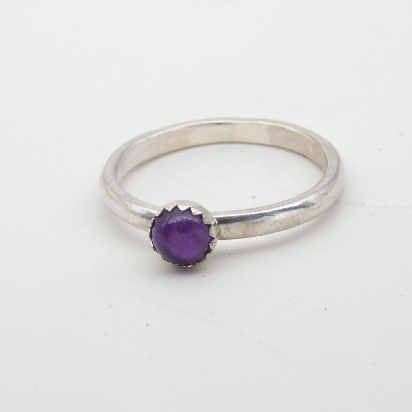 Amethyst 5mm cabochon ring with serrated edge setting- size P