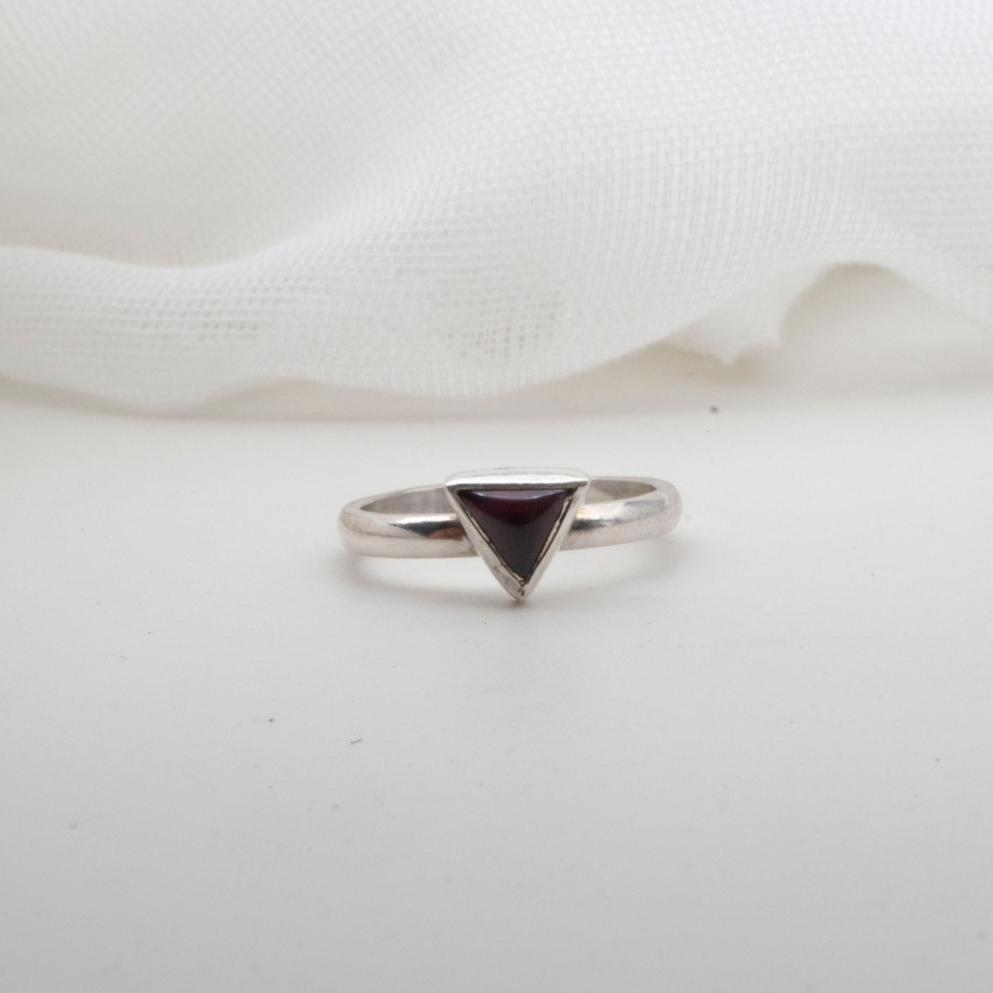 Garnet triangle cabochon - size J