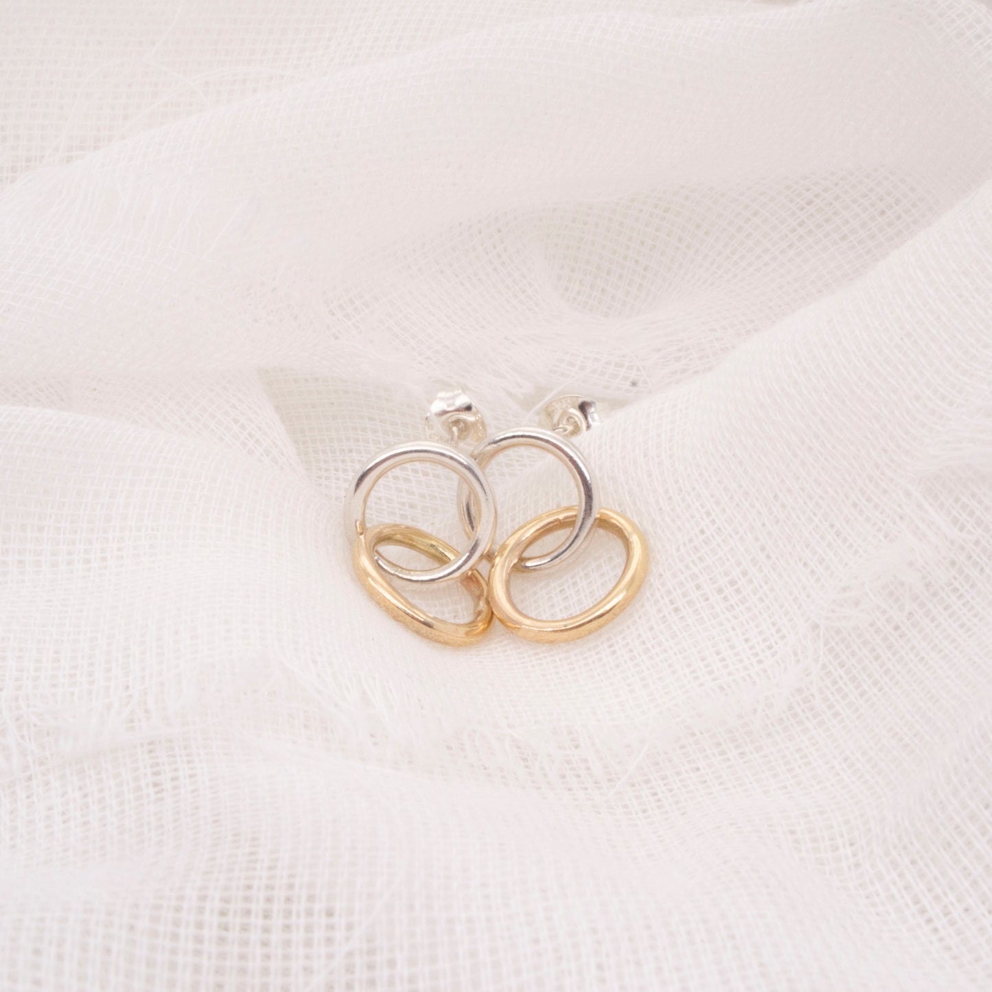 Gold & Silver Linked Circle Stud Earrings – 9ct Gold and Sterling Silver