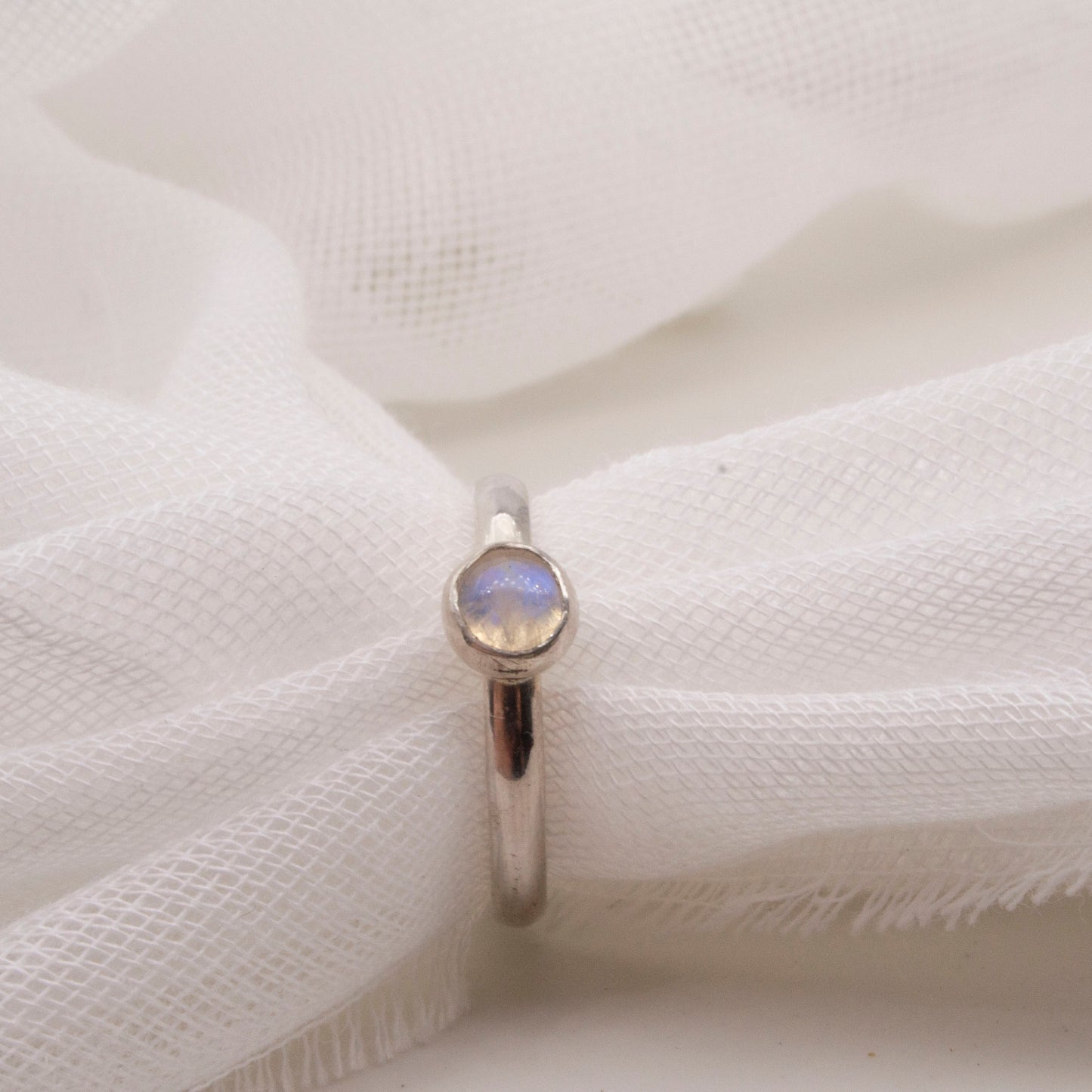 Moonstone 5mm cabochon size J1/2