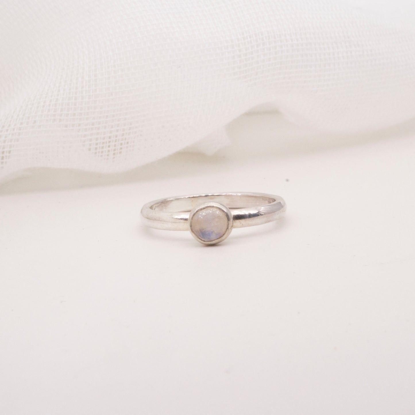 Moonstone 5mm cabochon size J1/2