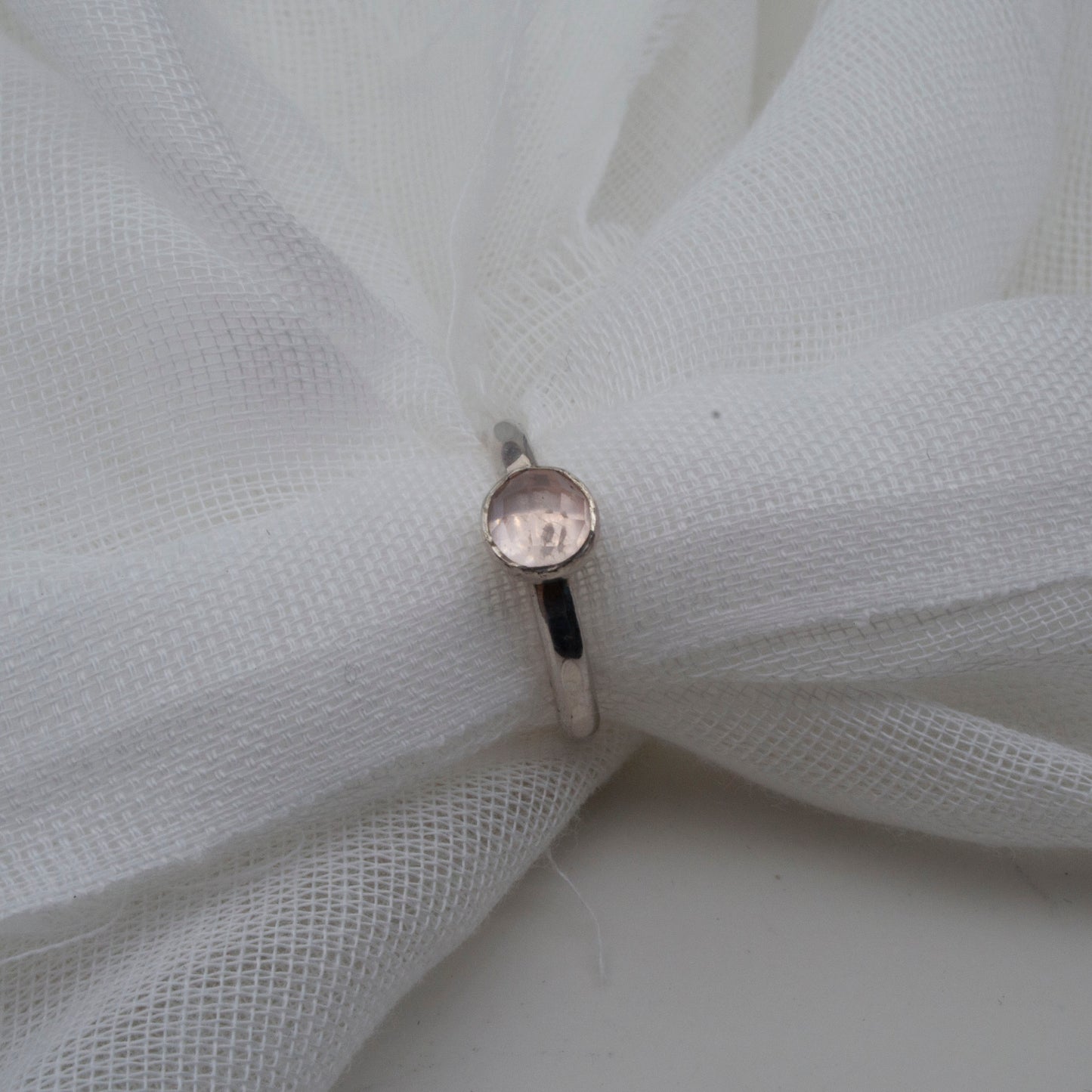 Rose cut rose quartz ring I1/2