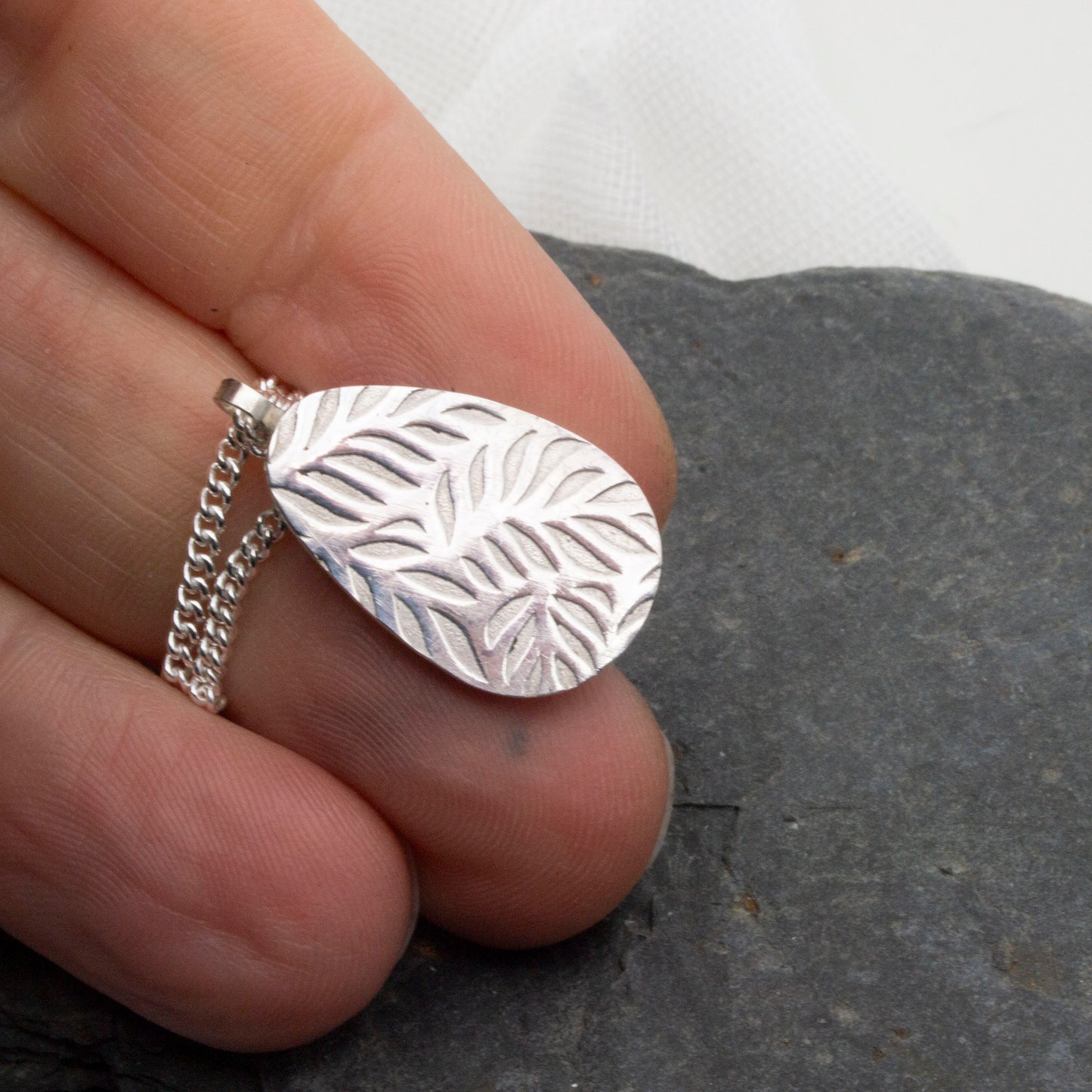Leafy serpentine woodland pendant