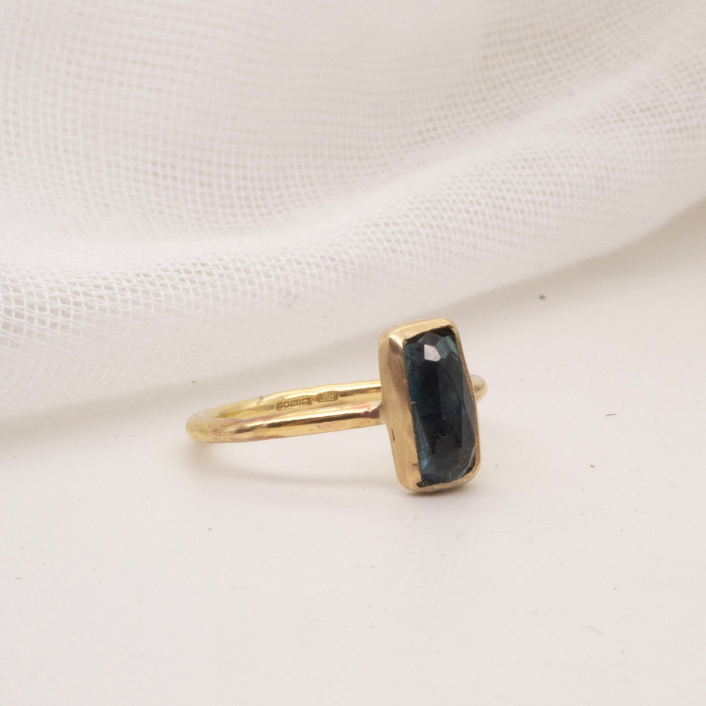 9ct gold and blue tourmaline ring