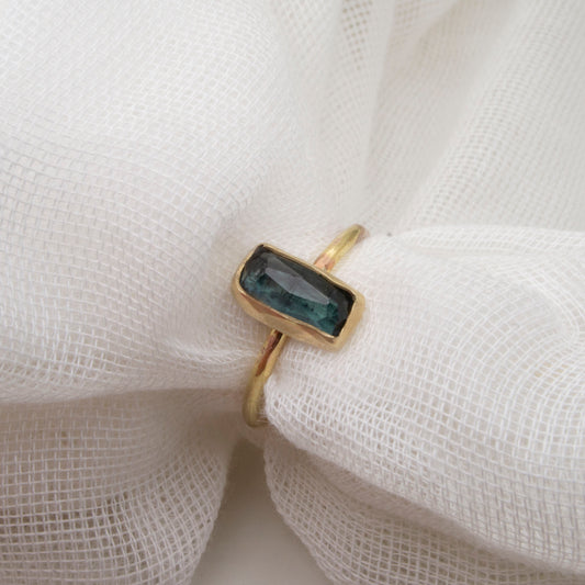 9ct gold and blue tourmaline ring