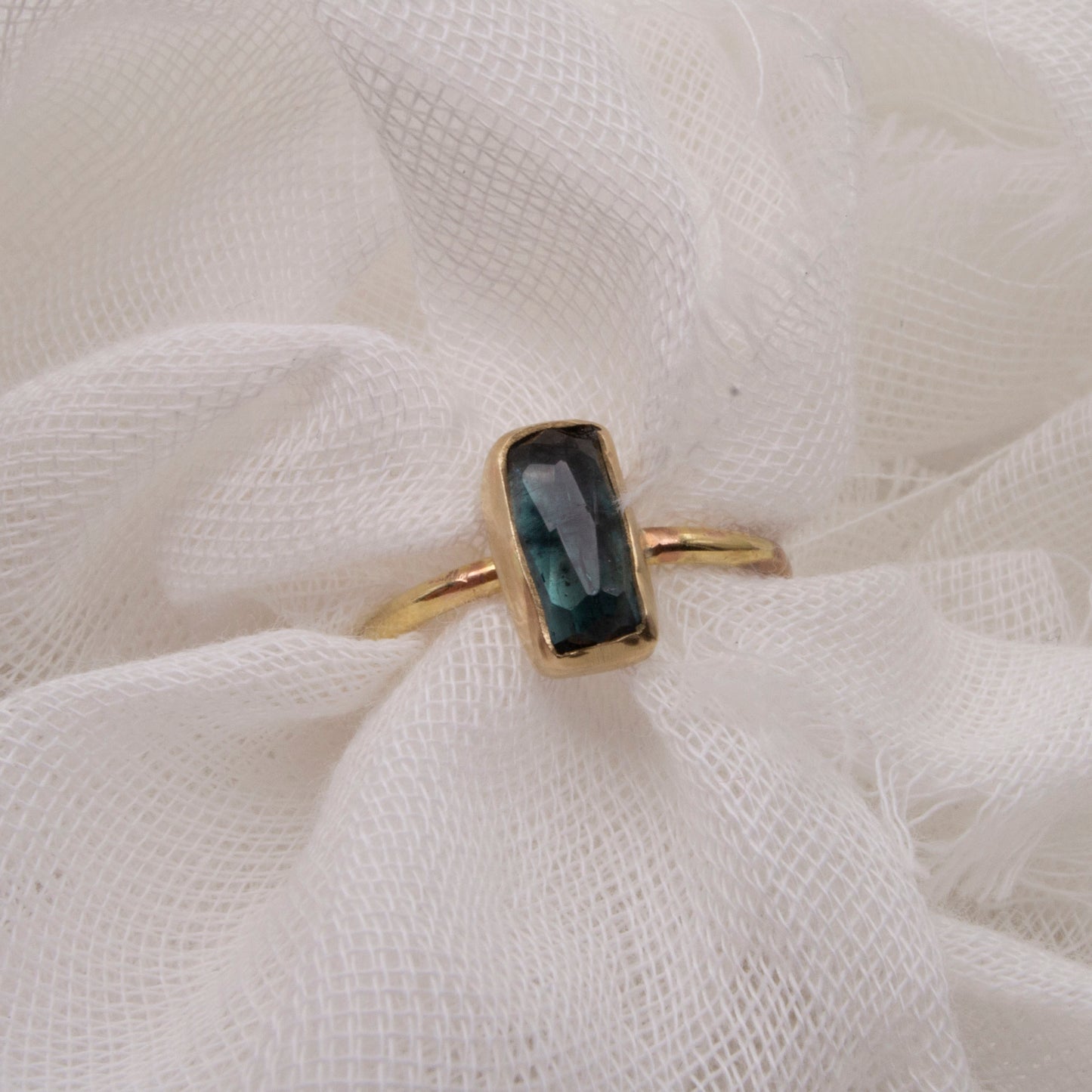 9ct gold and blue tourmaline ring