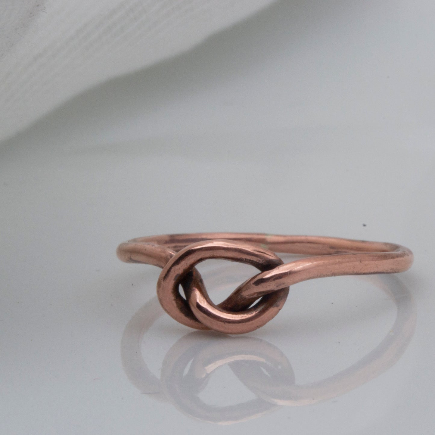 Single knot ring