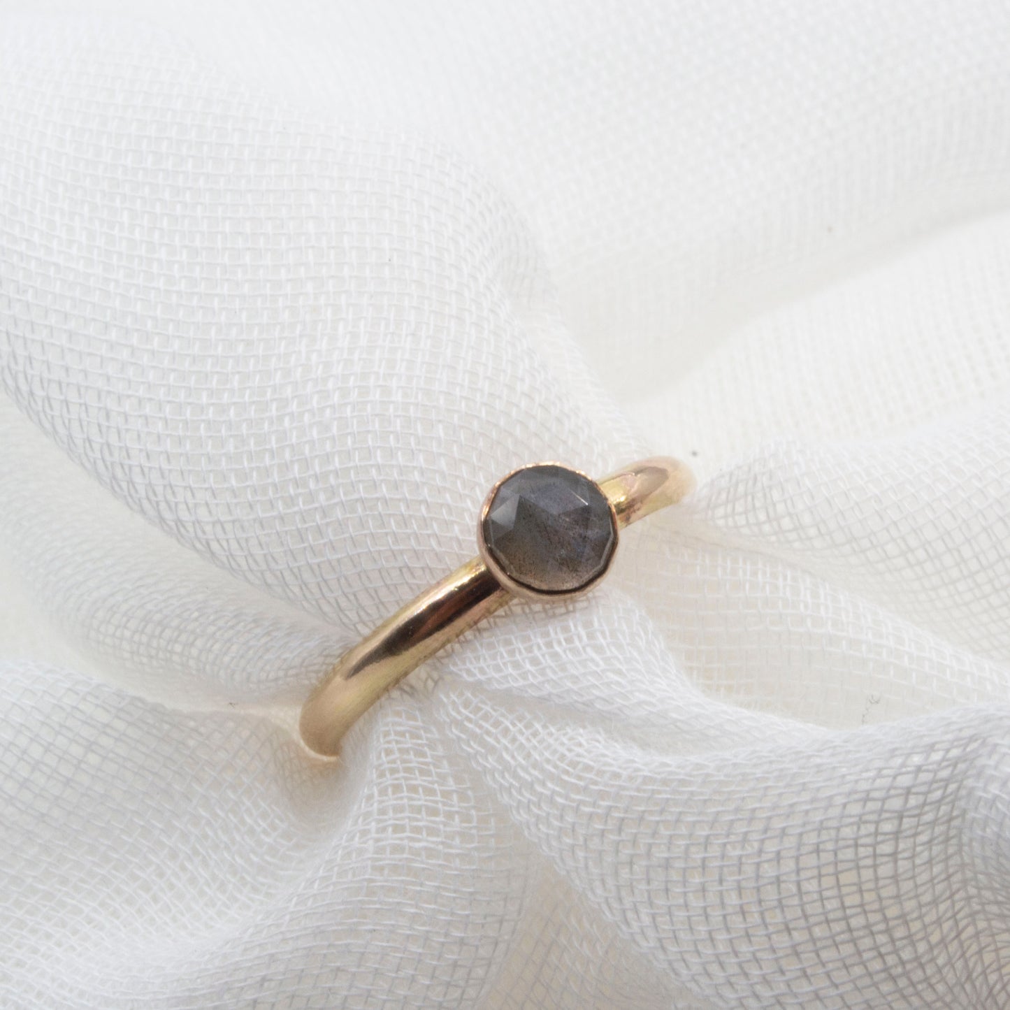 Gold fill ring with 6mm labradorite rose cut