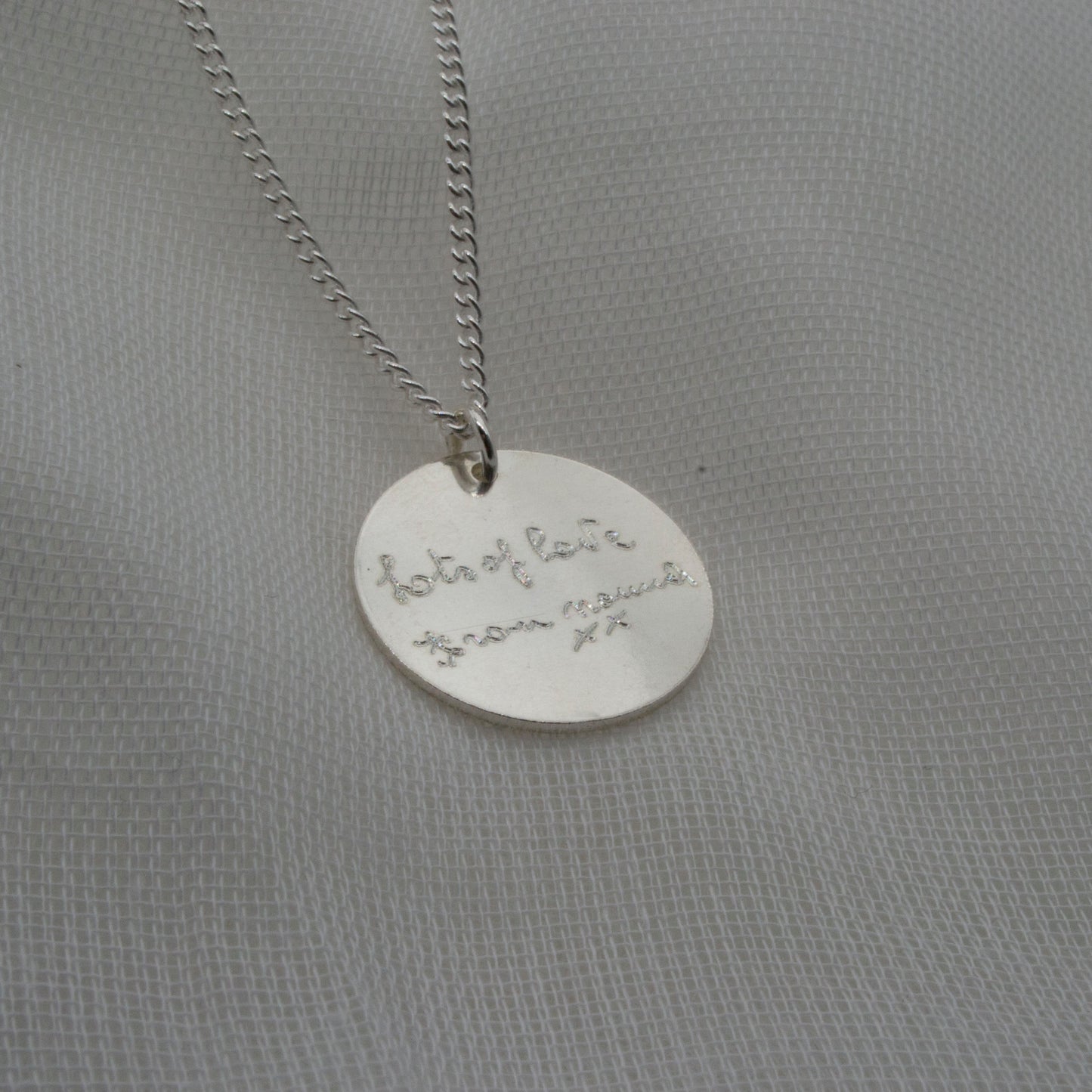 Handwriting pendant necklace in sterling silver - round