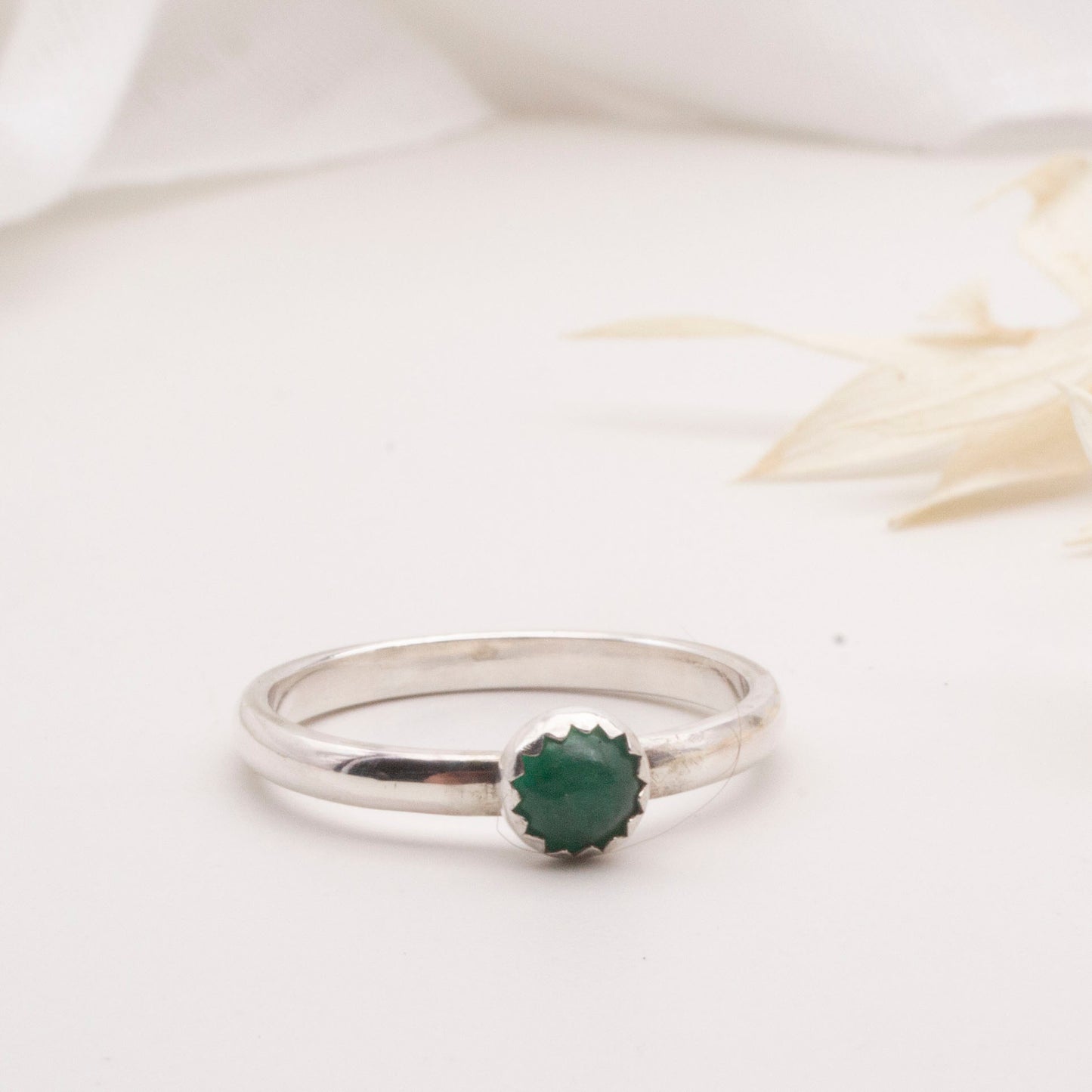 Emerald cabochon ring in size P