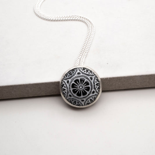 Vintage glass pendant in fine silver, with sterling silver curb chain